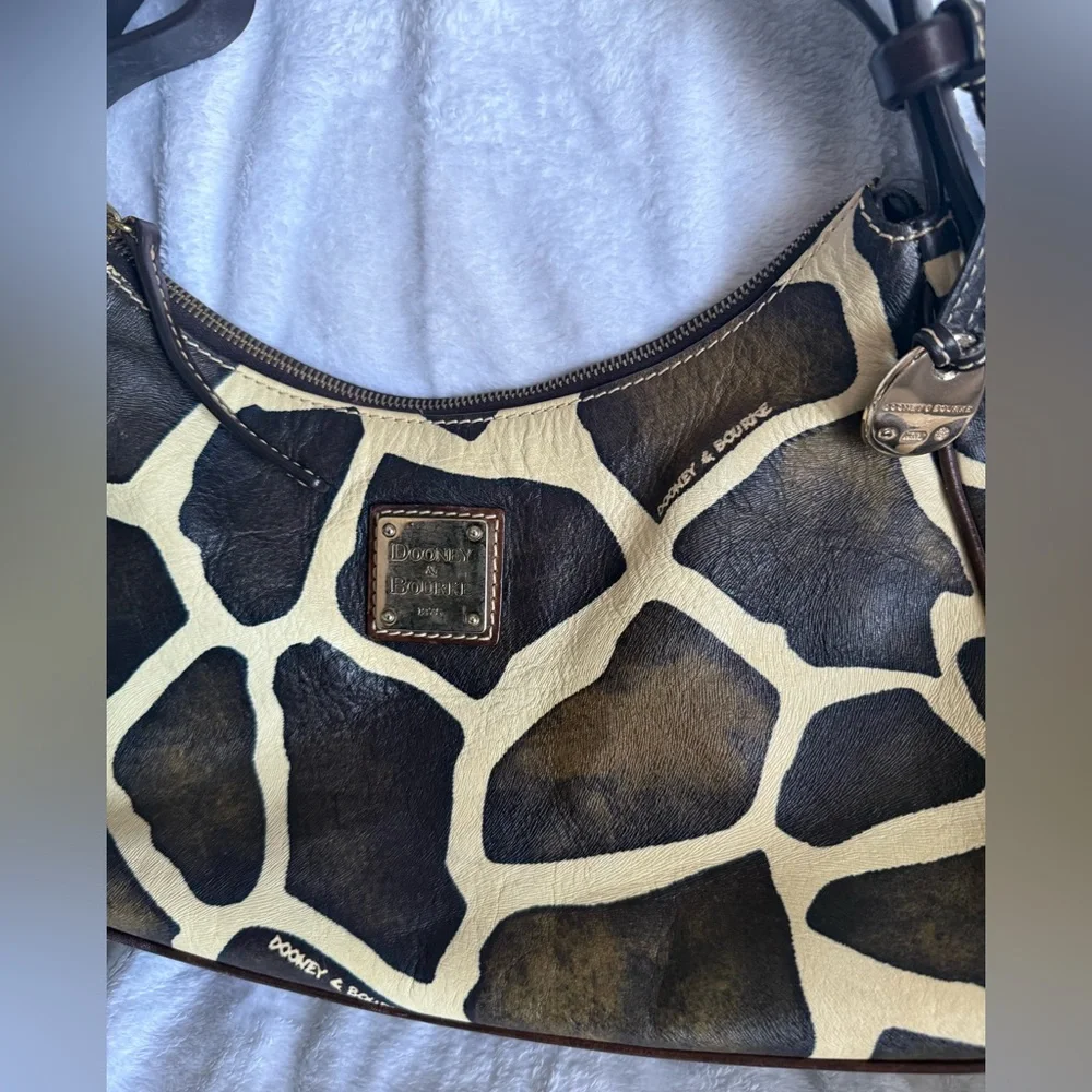 Dooney & Bourke Giraffe Animal Print Shoulder Bag w/ COA in EUC - Picture 2 of 14
